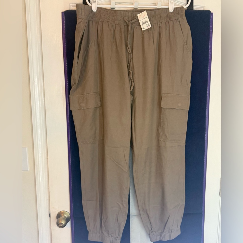Cato Fashions NWT
Brown Jogger Style Pants